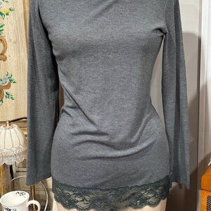 Women's Papillon Stretch Lace-Edged  Long Sleeve Top MEDIUM